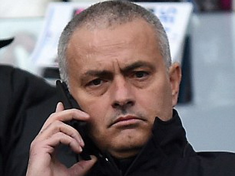CHÙM ẢNH: CĐV Chelsea tri ân Mourinho, gọi Hazard, Fabregas, Costa là lũ chuột